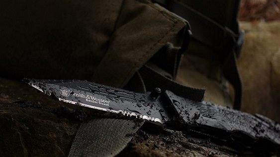 Couteau Smith&Wesson Border Guard Tanto Lame Acier 7Cr17 Fonctions Rescue SWBG2T 